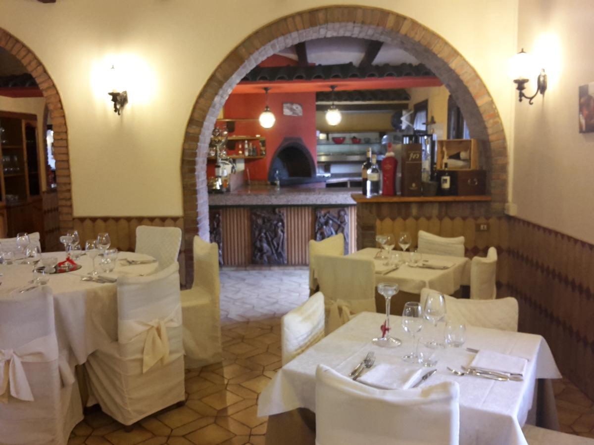 Hotel Antico Casale Le Fossate Giove Exterior foto